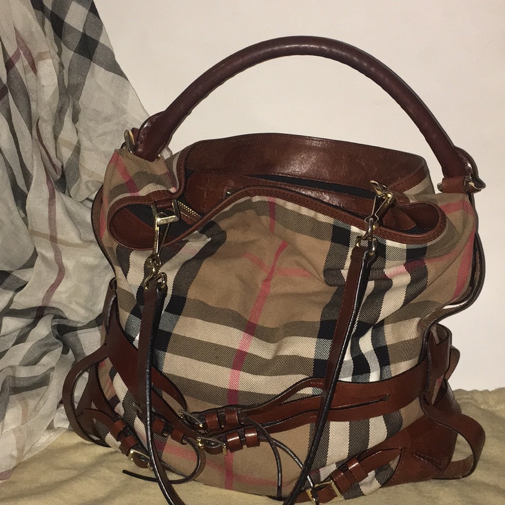 Burberry gosford belted leather purse